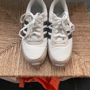Adidas womens size 7 1/2 sneakers white